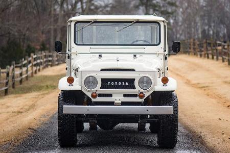 1965er Toyota FJ45 Land Cruiser mit V8-Motor