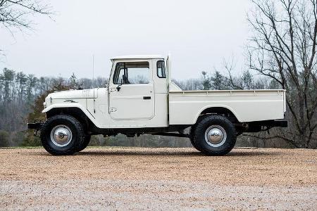 1965er Toyota FJ45 Land Cruiser mit V8-Motor