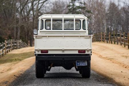 1965er Toyota FJ45 Land Cruiser mit V8-Motor