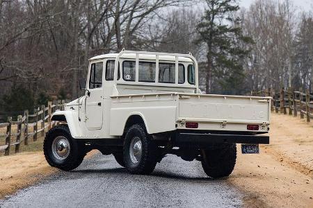 1965er Toyota FJ45 Land Cruiser mit V8-Motor