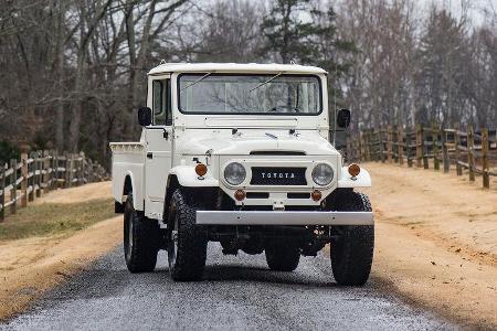 1965er Toyota FJ45 Land Cruiser mit V8-Motor