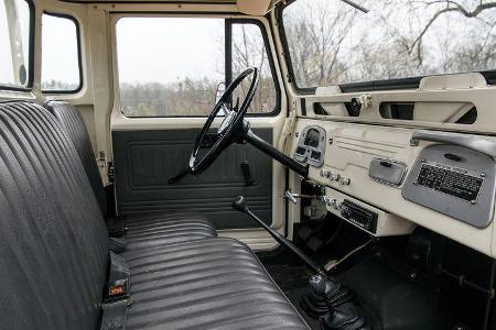 1965er Toyota FJ45 Land Cruiser mit V8-Motor