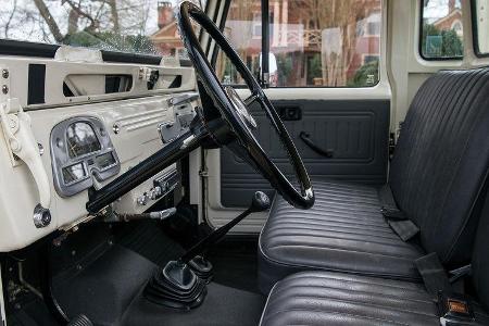 1965er Toyota FJ45 Land Cruiser mit V8-Motor