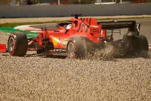 Vettel im Kies und mit Bestzeit