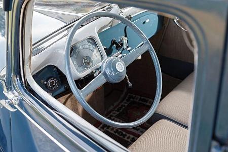 Citroen-11-CV-Interieur