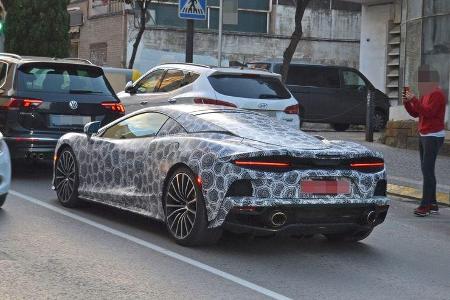 Erlkönig McLaren Grand Tourer