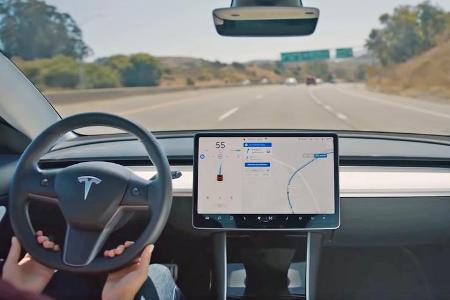 Parallel zu den Tunnel-Autos hat Tesla angekündigt, noch im Oktober 2020 die neueste Version der Autopilot-Software an ausge...