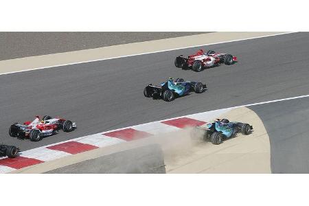 Jenson Button hängt schon nach einer Kurve in den Seilen.