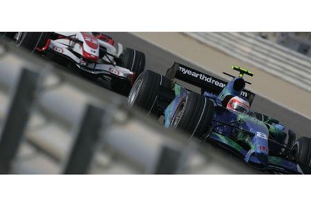 Apropos mauern. Barrichello ist nahezu wehrlos gegen Sato ...