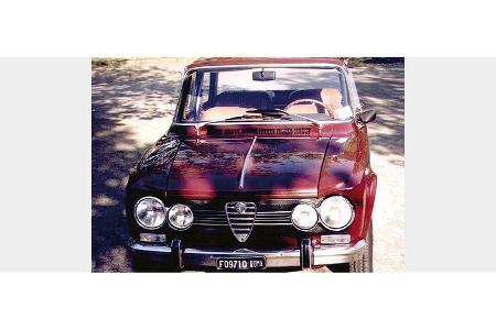 Mag. Peter Kernmeyer und Mag. Eva Kernmeyer auf Alfa Romeo Giulia Super 1.6: 1,6-Liter-Reihenvierzylinder, 112 PS, Baujahr 1...
