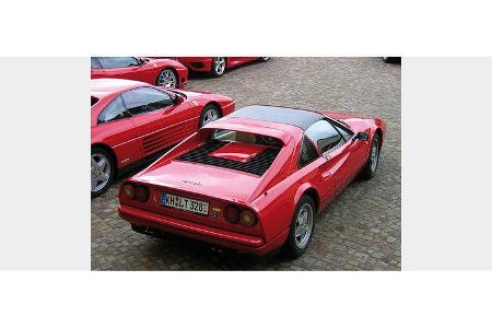 Luigi M. Terriuolo und Giulia-Francesca Terriuolo auf Ferrari 328 GTS: 3,2-Liter-V8, 270 PS, Baujahr 1988