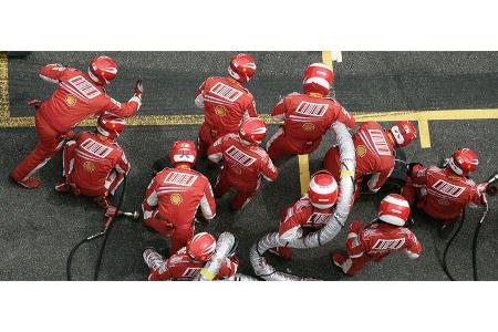 Ferrari bereitet sich konzentriert vor.