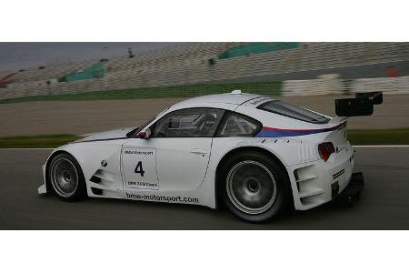 Mit den 1.200 Kilogramm Leergewicht hat er wenig Mühe. Auf dem Formel 1-Testkurs von Valencia schafft der Z4 am Ende der Sta...