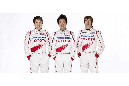 Das Fahrerteam besteht aus Timo Glock, Jarno Trulli und Kamui Kobayashi.