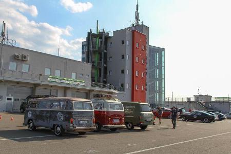 Bulli, Bulli, Barkas: drei Busse aus West-West-Ost
