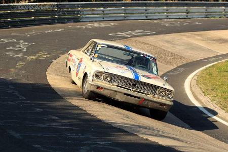 Ex-Rallyeweltmeister Stig Blomqvist kam mit seinen schwedischen Freunden zum Nürburgring und setzte mehrere Ford Galaxie mit...