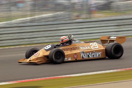 Auch der Arrows A3-Ford von 1981 in Warsteiner-Lackierung, ein ehemaliges Auto von Riccardo Patrese, gehört zum Starterfeld ...
