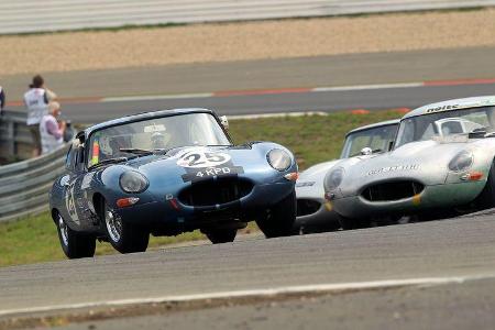 Viele Jaguar E-Types starteten in der erstmals ausgetragenen Jaguar Heritage Challenge.