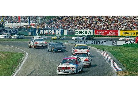 Hier ist immer was zu sehen: Das Starterfeld der DTM 1991 an der Sachskurve.