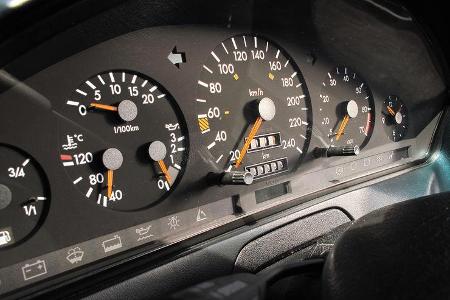 Mercedes R129, Rundinstrumente