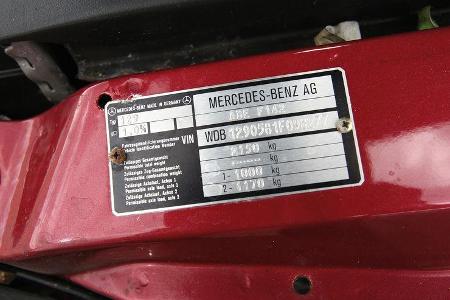 Mercedes R129, Plakette