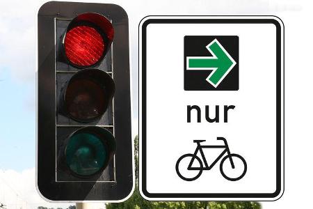 Verkehrszeichen Grüner Pfeil nur Radfahrer Verkehrszeichen Grüner Pfeil nur Radfahrer
