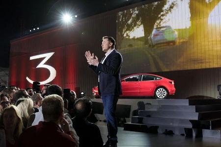 Tesla-Versicherung