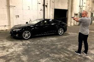 Gepanzertes Tesla Model S von Armormax