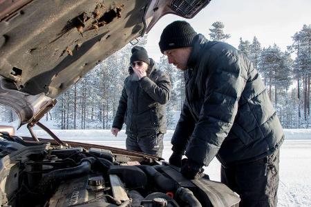 Kurz vor der russischen Grenze: Reparatur bei minus 25 Grad.