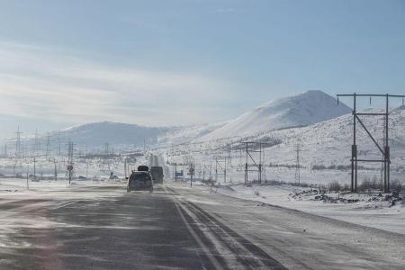 Von Murmansk nach St. Petersburg geht es auf der E105 1.300 Kilometer südlich durch endlose Prärie. Eine zähe Nummer.