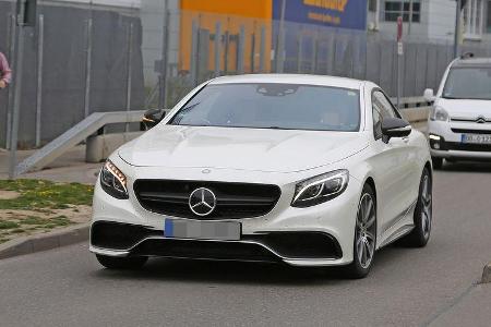 Erlkönig Mercedes-AMG S63 Coupé Muletto