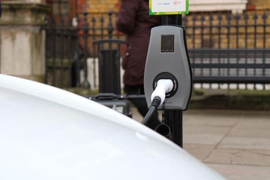 02/2019, Connected Kerb Bordsteinkanten-Ladesäule