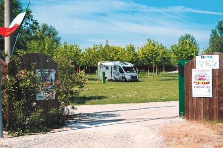 Mesola: Der Stellplatz am Oasi Park 2 fasst 200 Mobile.