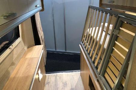 Das Bett im Megasport 640 kann hochgeklappt werden. Das Fahrzeug auf Fiat-Ducaot-Basis ist ebenfalls 6,36 Meter lang.