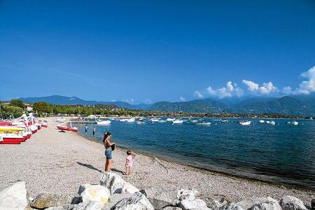 Die Gemeinde besteht aus mehreren Dörfern, die sich landeinwärts vom See aneinanderreihen.