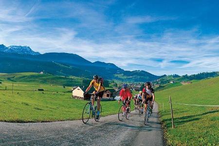 Auf ländlichen Wegen kann man mit dem Rad das Appenzellerland erkunden.