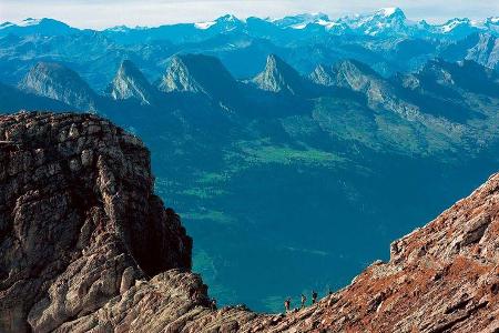 Berggasthöfe, Wasserfälle und gigantische Aussichten, hier vom Säntis auf die sieben Churfirsten.