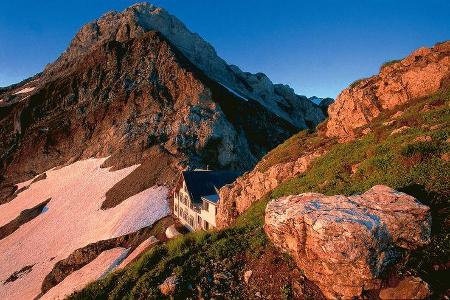 Berggasthöfe, Wasserfälle und gigantische Aussichten, hier vom Säntis auf die sieben Churfirsten.