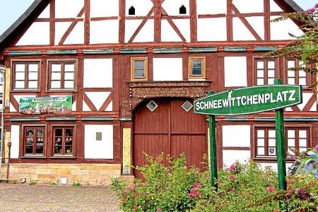 Weberei-Museum am Schneewittchenplatz in Gieselwerder