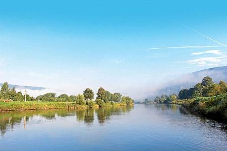 Morgennebel über der Weser bei Reinhardshagen