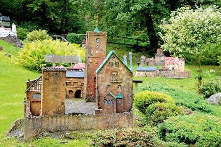 Miniaturenpark Mühlenplatz bei Gieselwerder