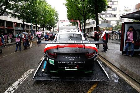 Porsche 911 RSR - 24h Le Mans 2018 - Scrutineering
