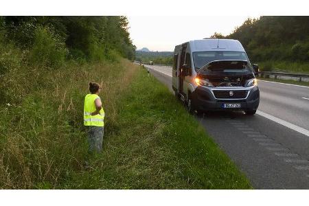 Der Anfang vom Ende? Nach nicht einmal zwei Stunden Fahrt hatte unser Weinsberg einen Defekt am Kühlmittelschlauch. Am nächs...