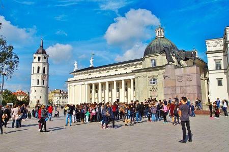 Kathedranle St. Stanislaus mit frei stehendem Glockenturm