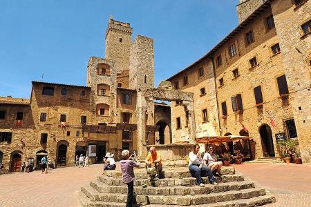 Piazza in San Gimignano