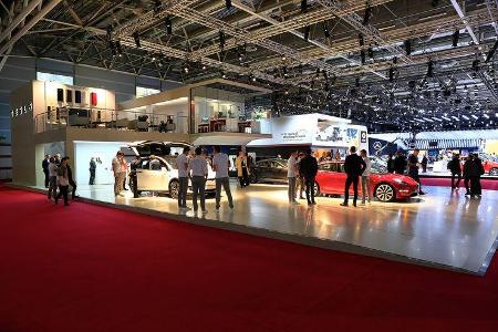 Tesla: Messestand Pariser Autosalon 2018