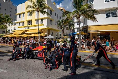 Max Verstappen - Red Bull USA Roadtrip - Showrun - Formel 1 2018