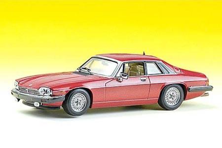 Jaguar XKS Coupé von Minichamps in 1:43