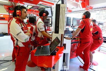 Ferrari - Boxen-Reportage - Formel 1 - GP Ungarn - 2014