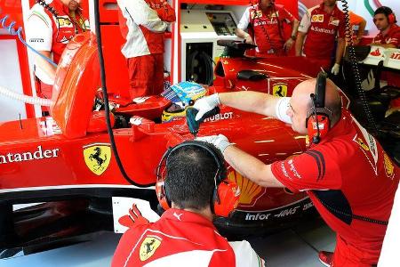 Ferrari - Boxen-Reportage - Formel 1 - GP Ungarn - 2014